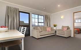 Knightsbridge Court Motor Lodge